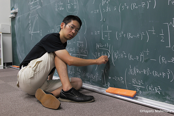 秋元麦踏 Mugifumi Akimoto<br />木村英一郎 Eiichiro Kimura<br />西村勇人 Hayato Nishimura<br />吉田耕司 Koji Yoshida「MEMBERS’OPENING EXHIBITION“RED”VOL.04_3」