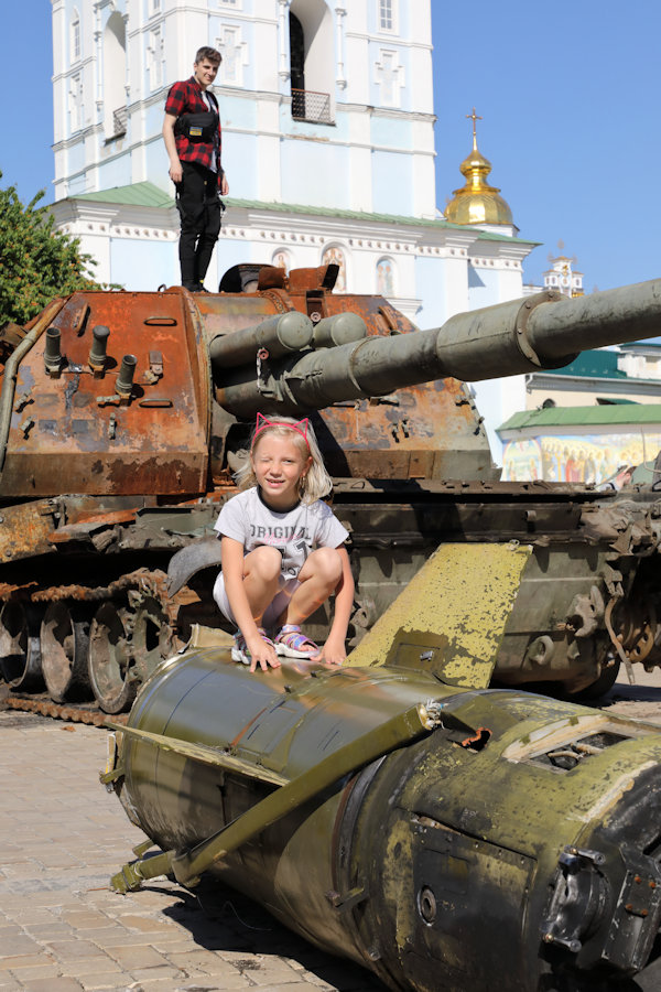 RED Photo Gallery10周年記念企画展<br />宮嶋茂樹 Shigeki Miyajima「ウクライナの生活_1」